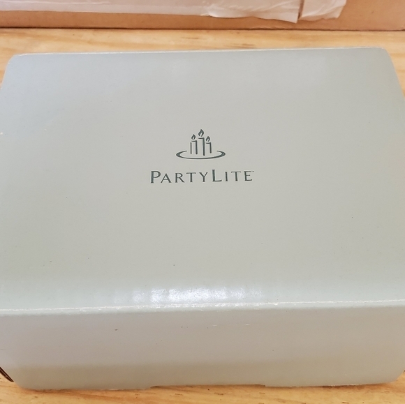 New Partylite P7965 Mini Crystal Castle 3 tier tealight candle holder - Picture 9 of 10